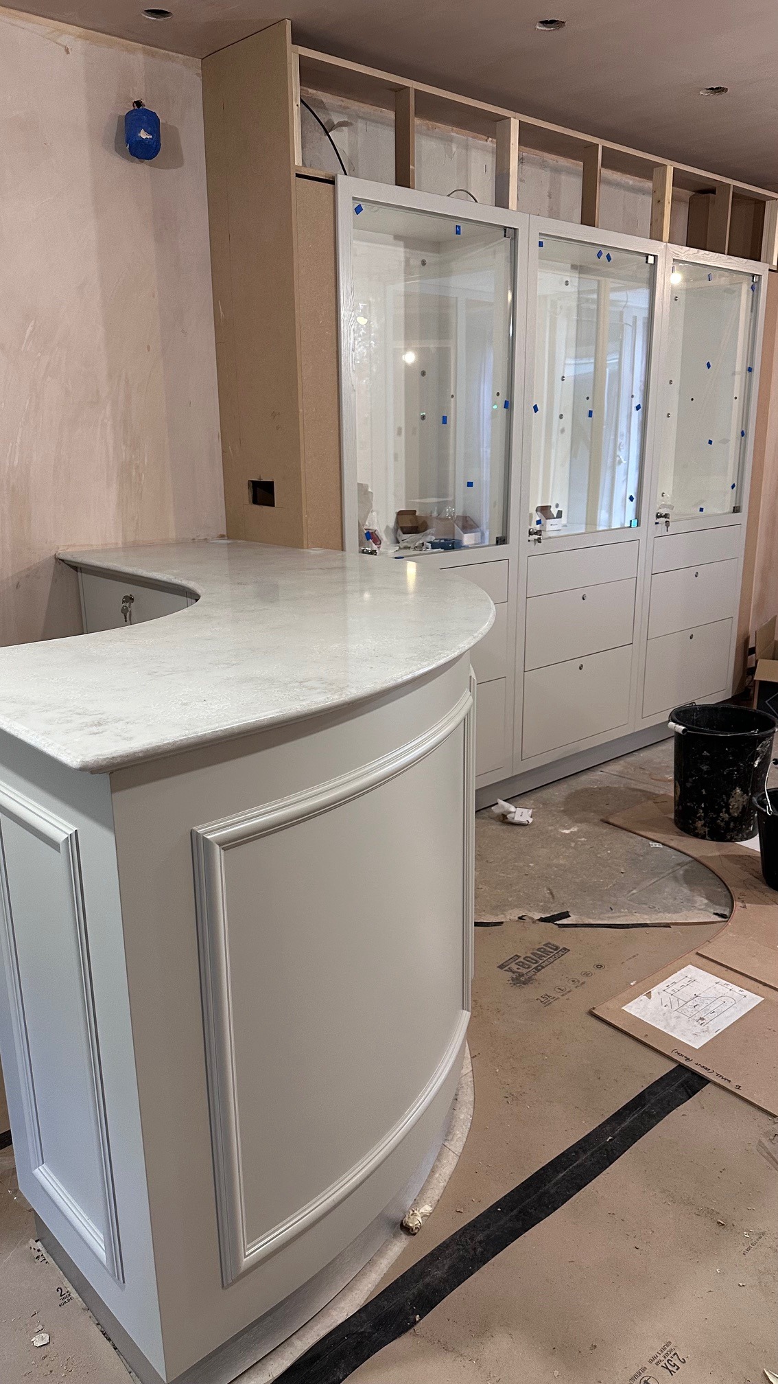 Full curved vanity